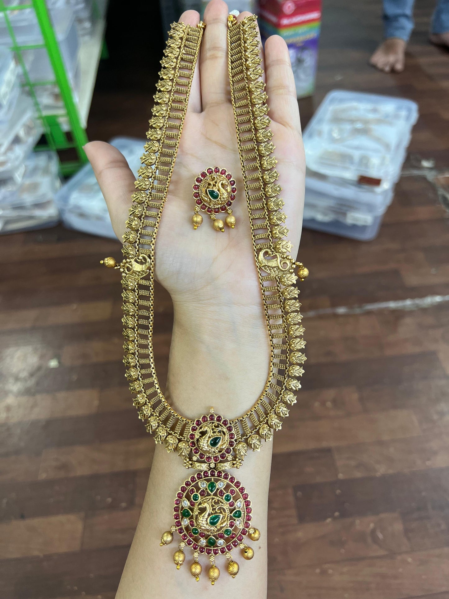 Long kasu and peacock haram