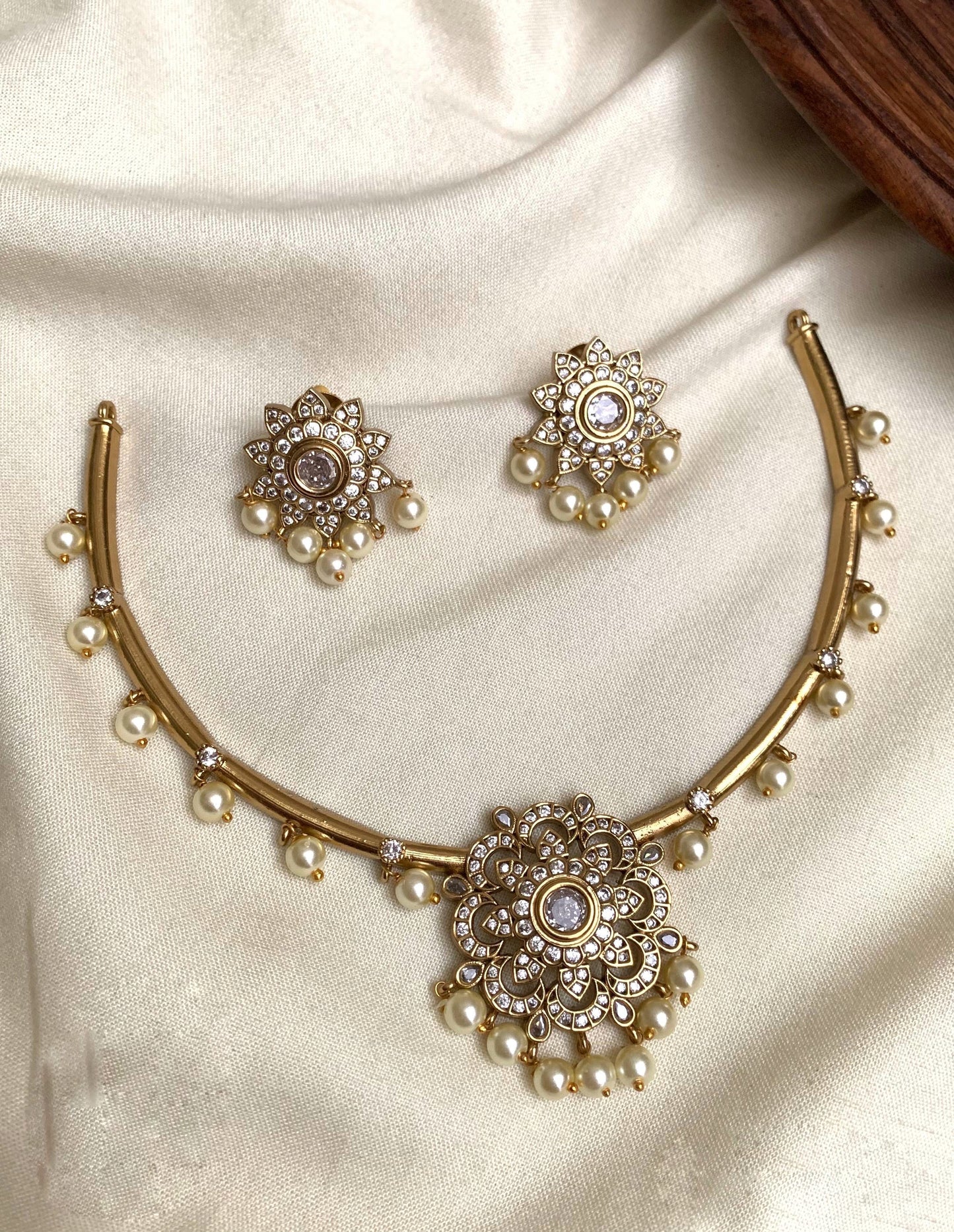 Pendent Hasli necklace (PJ-49)