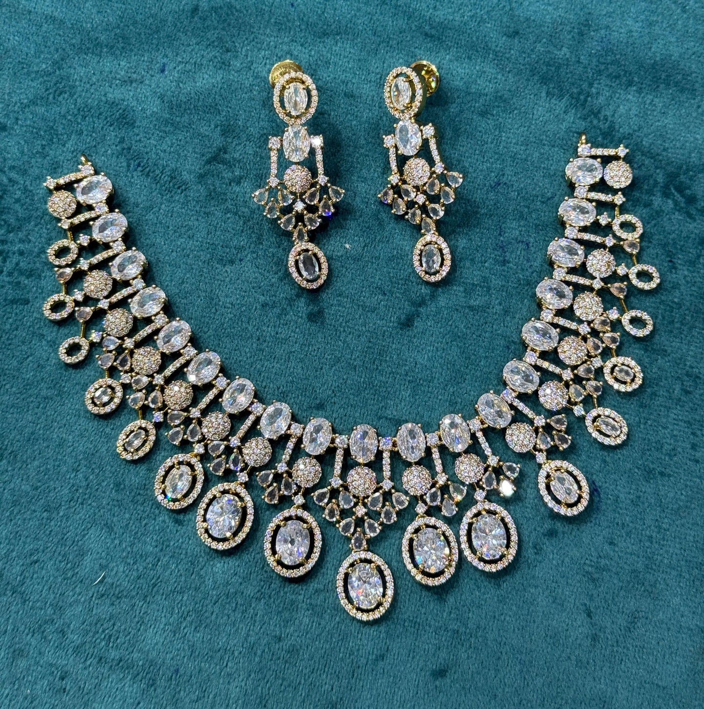 Grand drop necklace