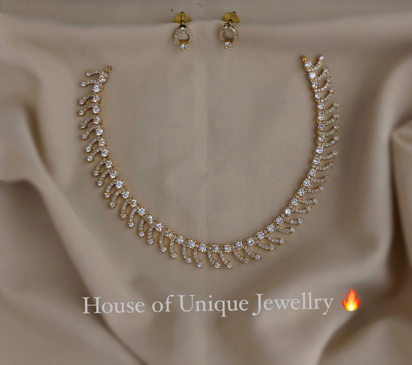 White stone simple necklace