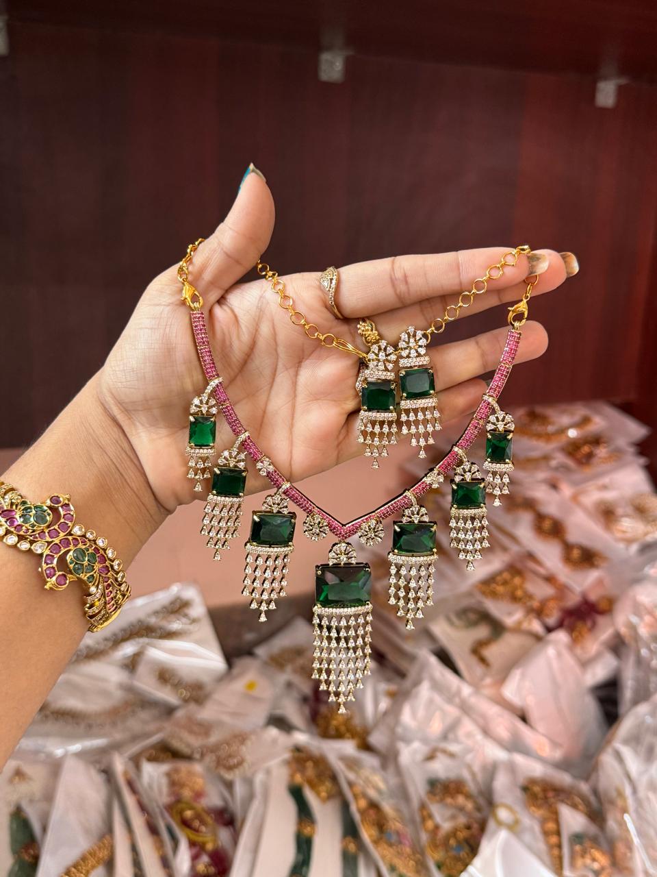 Grand green stone necklace