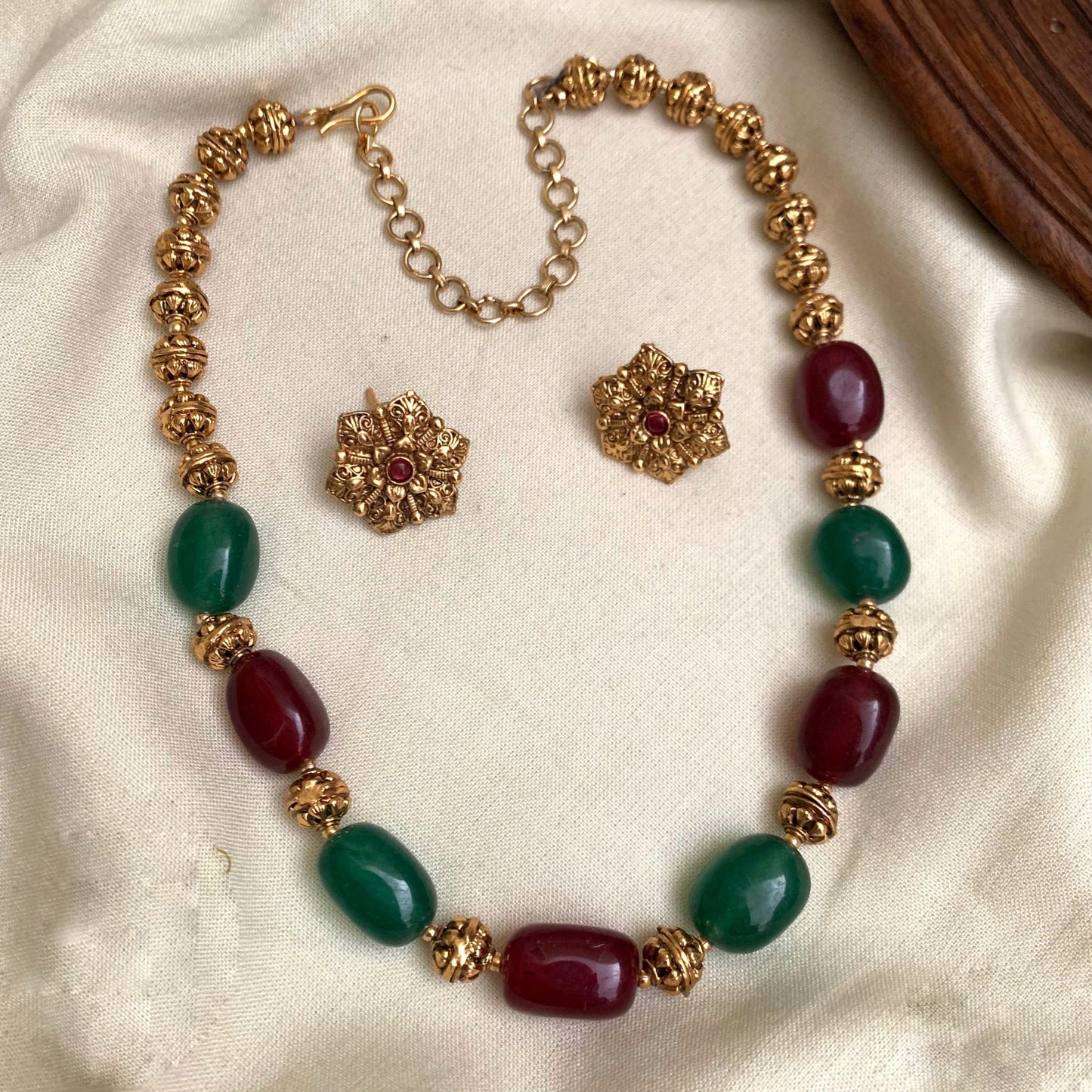 Short beads necklace (N-80)