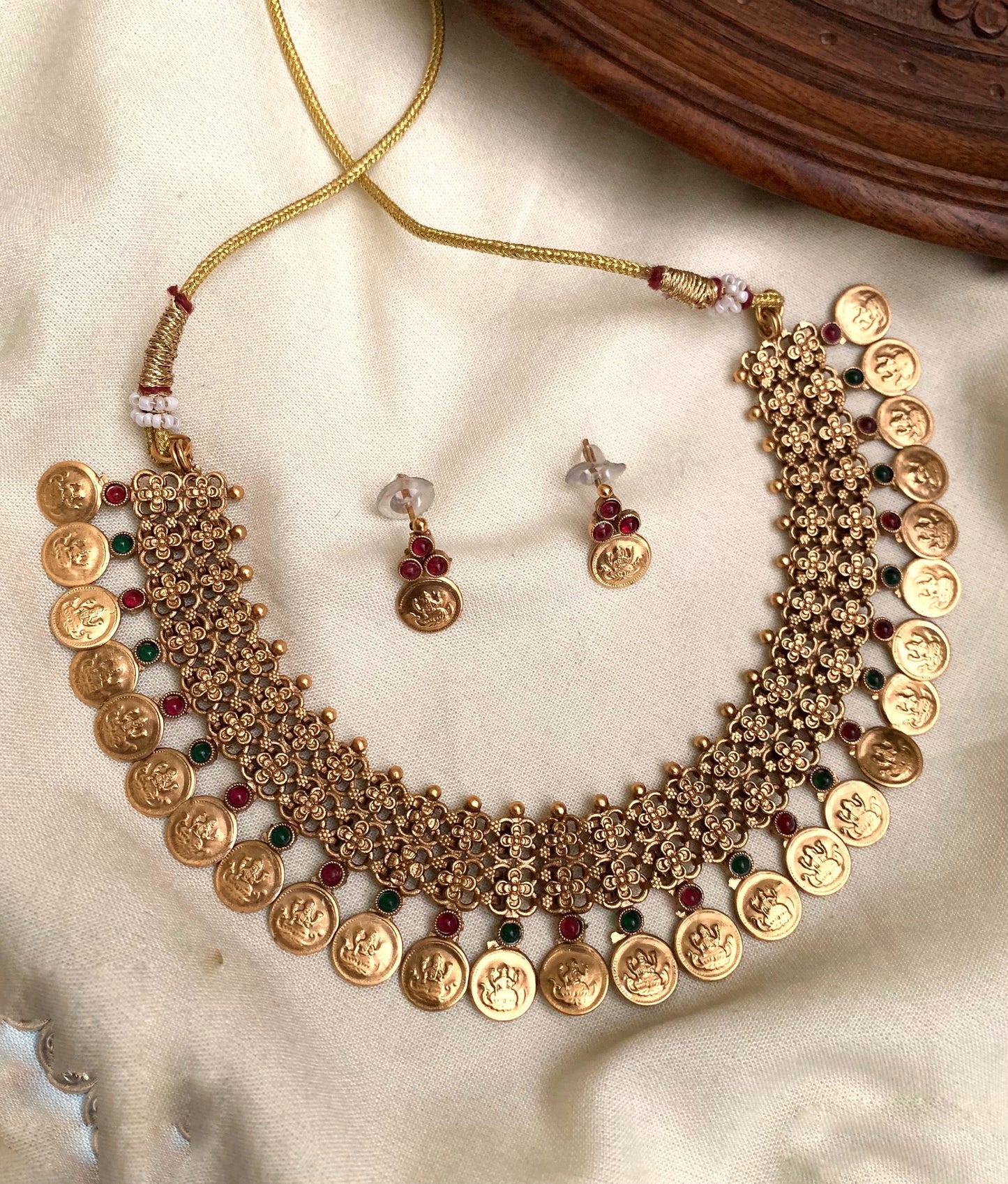 Coin with flower design necklace(N-7)