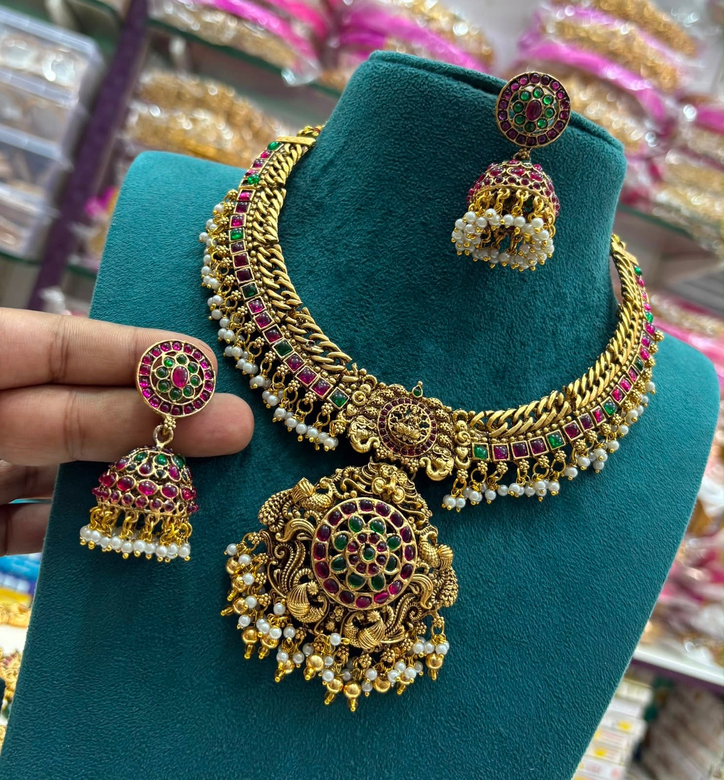 Grand necklace
