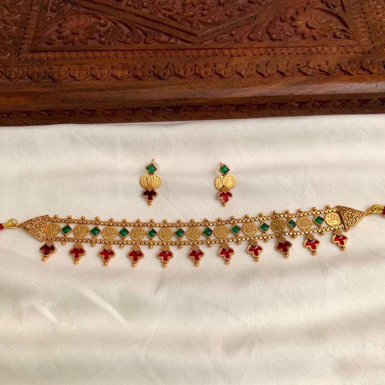Gold polki choker