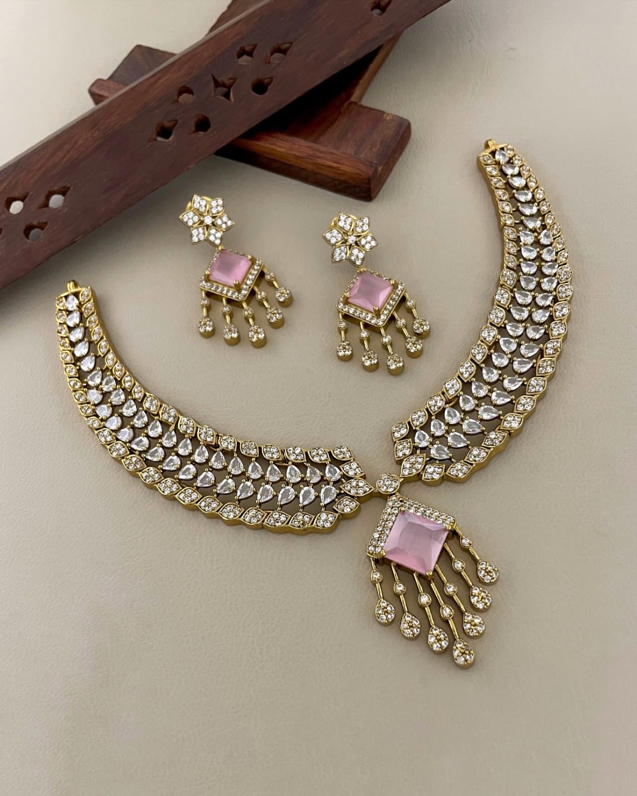 Trending diamond replica (DR-55)