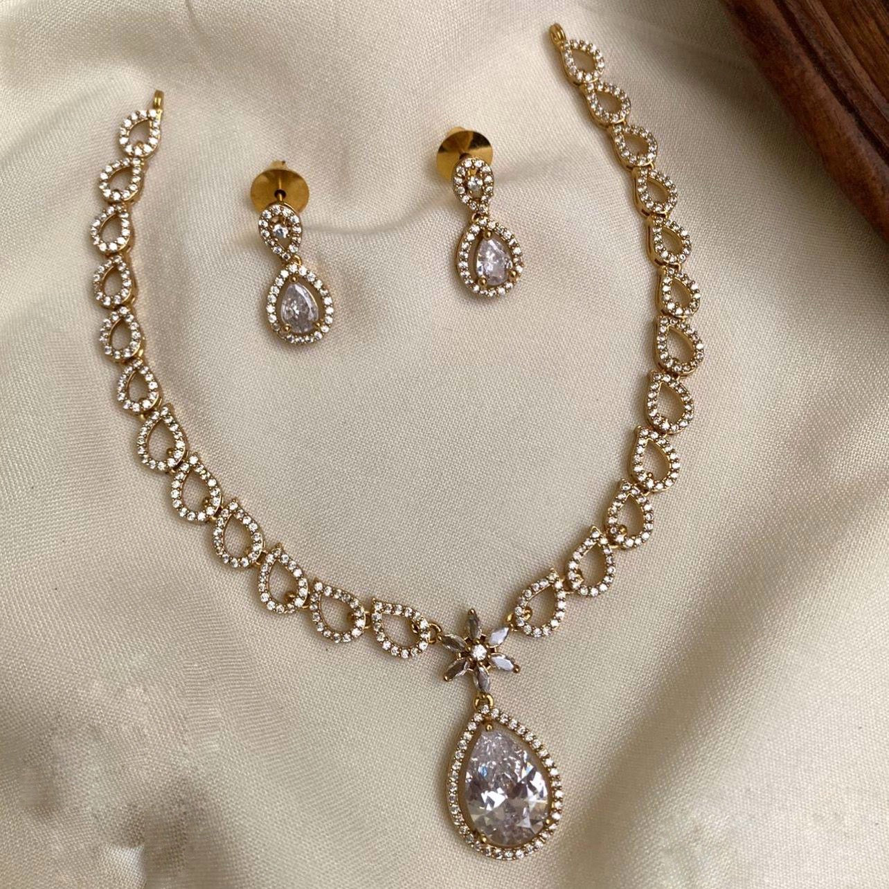 Star pendent necklace