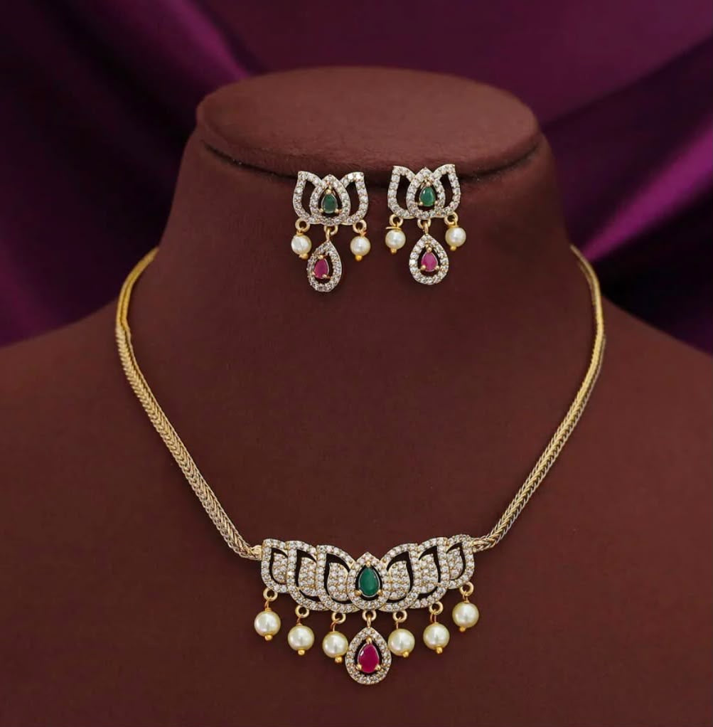 Lotus choker