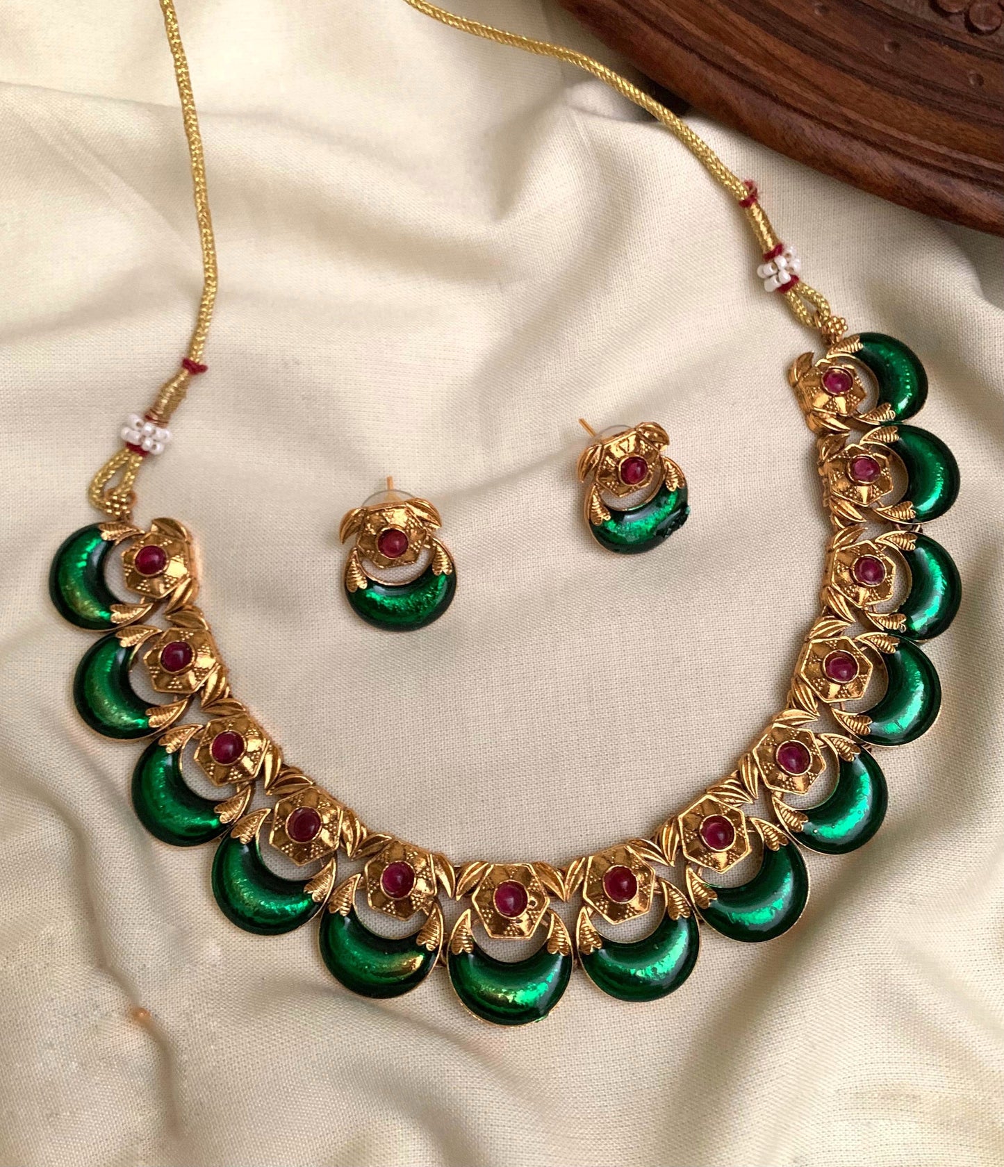 Pallakka short necklace half moon design(N-14)