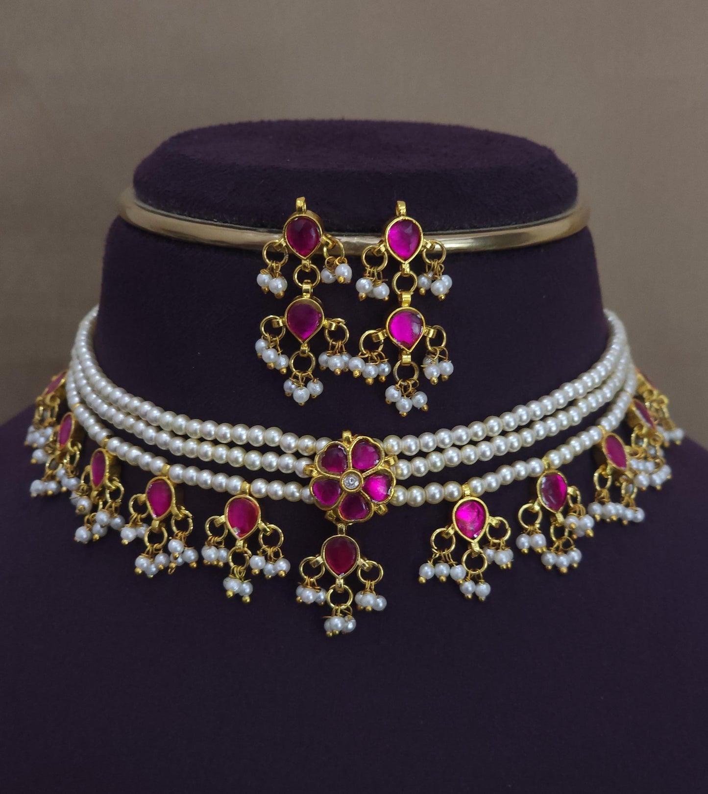 Pearl choker