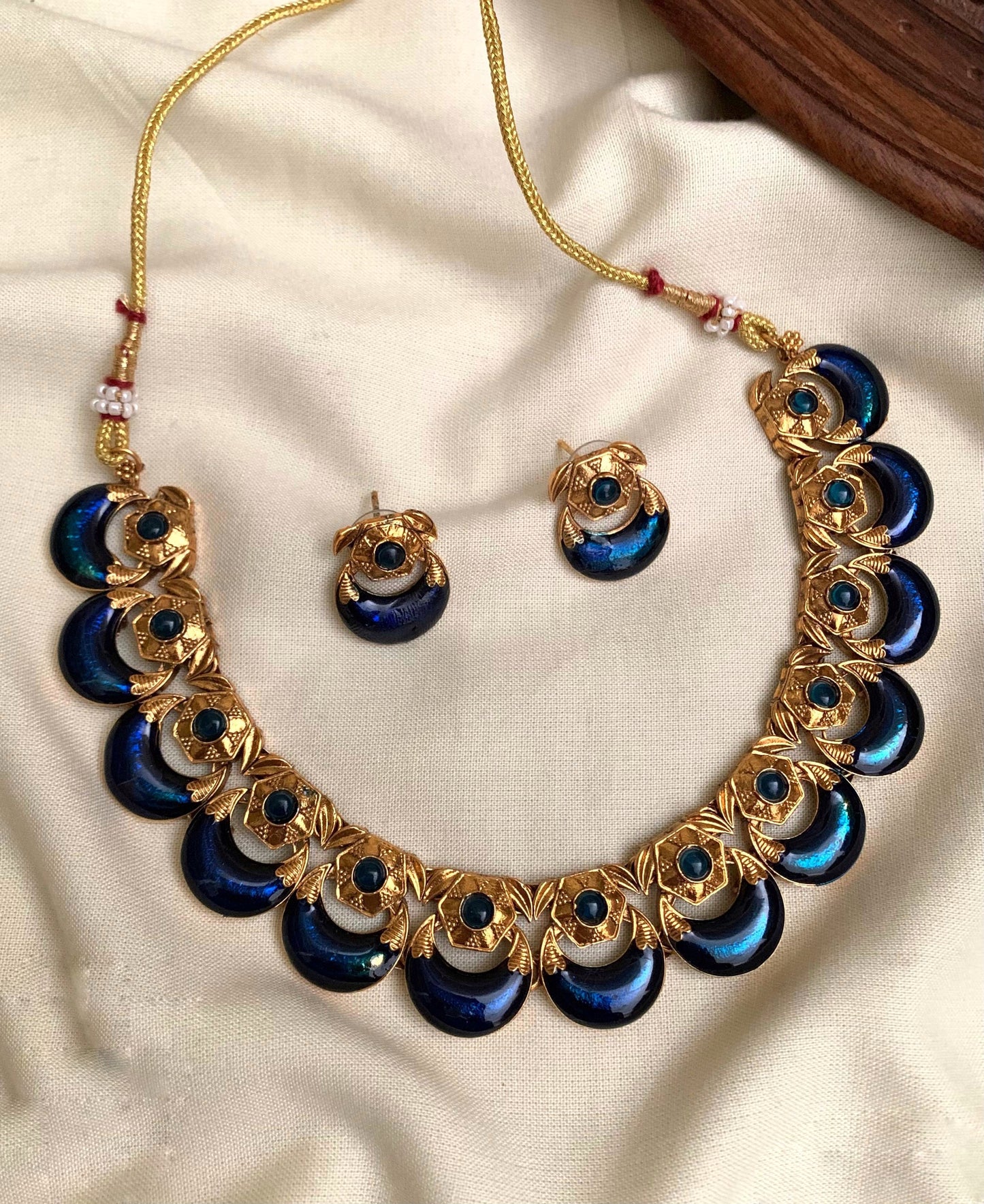 Pallakka short necklace half moon design(N-14)
