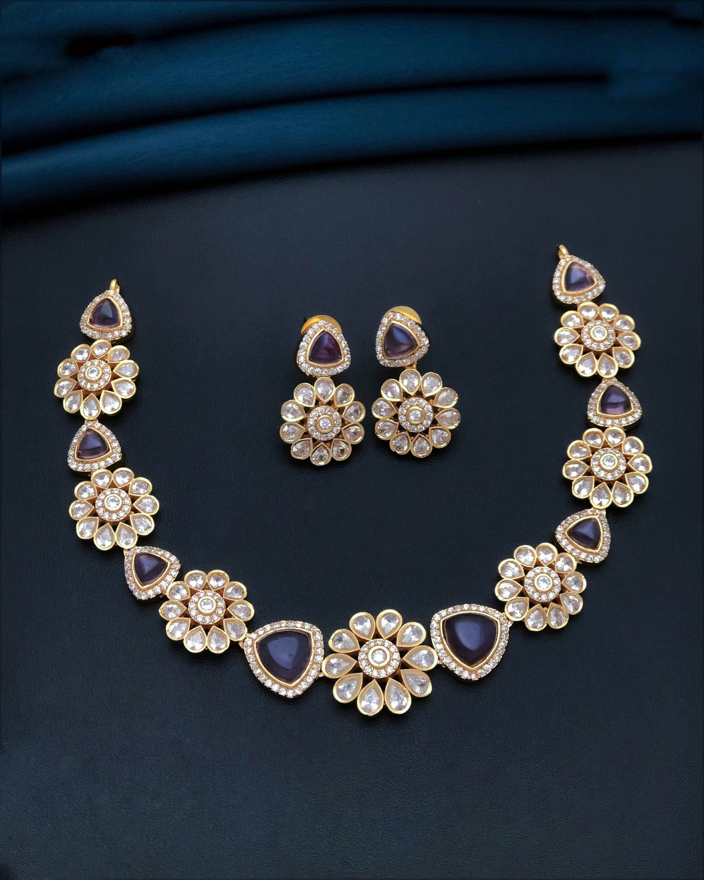 Premium triangle and flower necklace