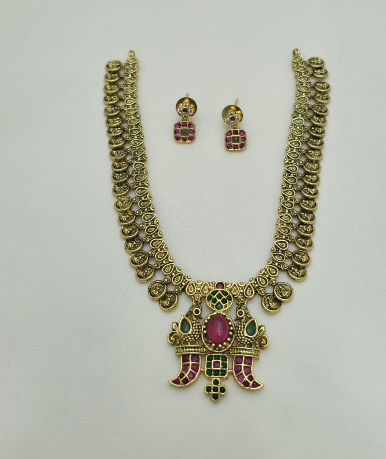 Short coin necklace