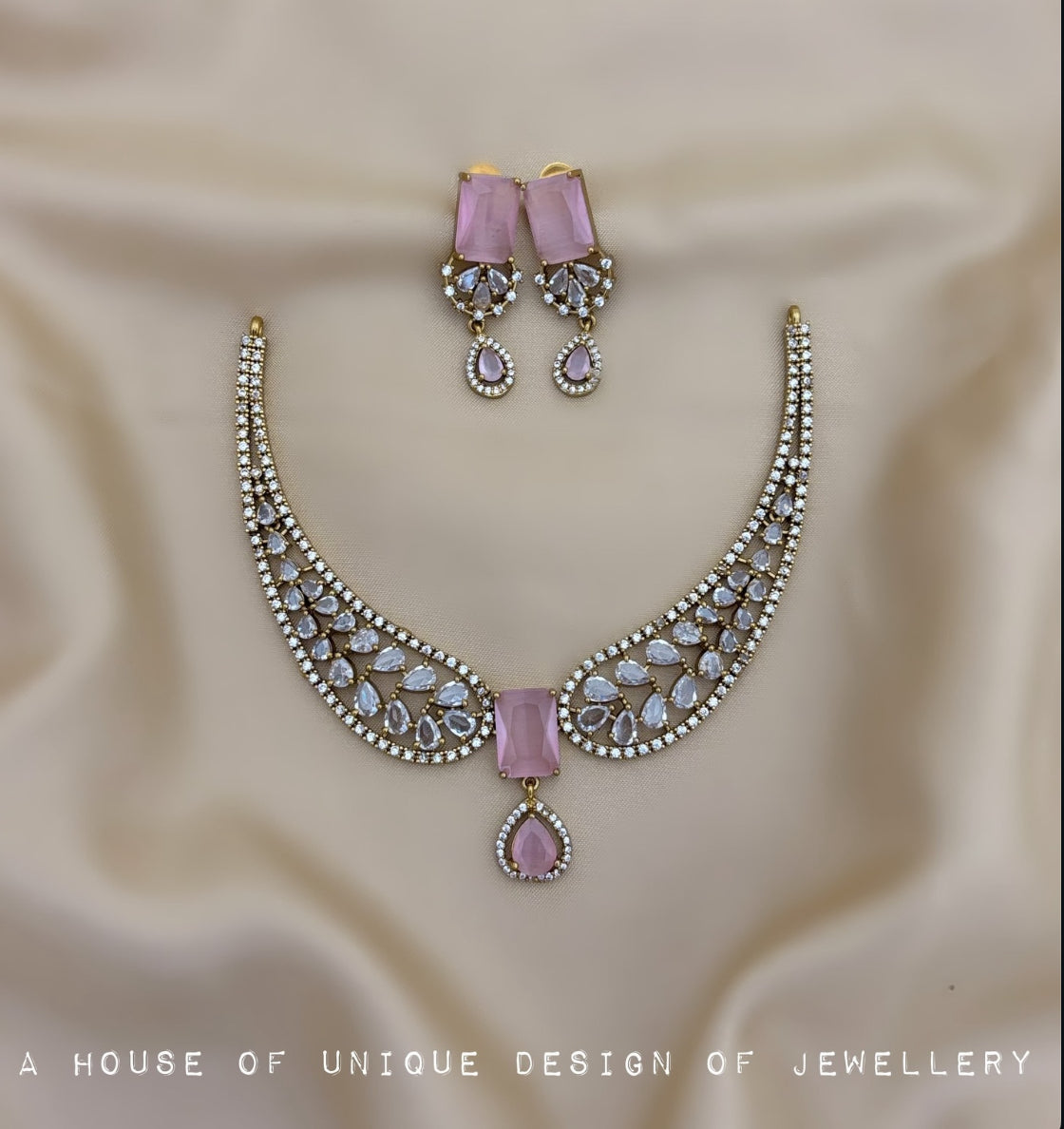 Simple stone necklace