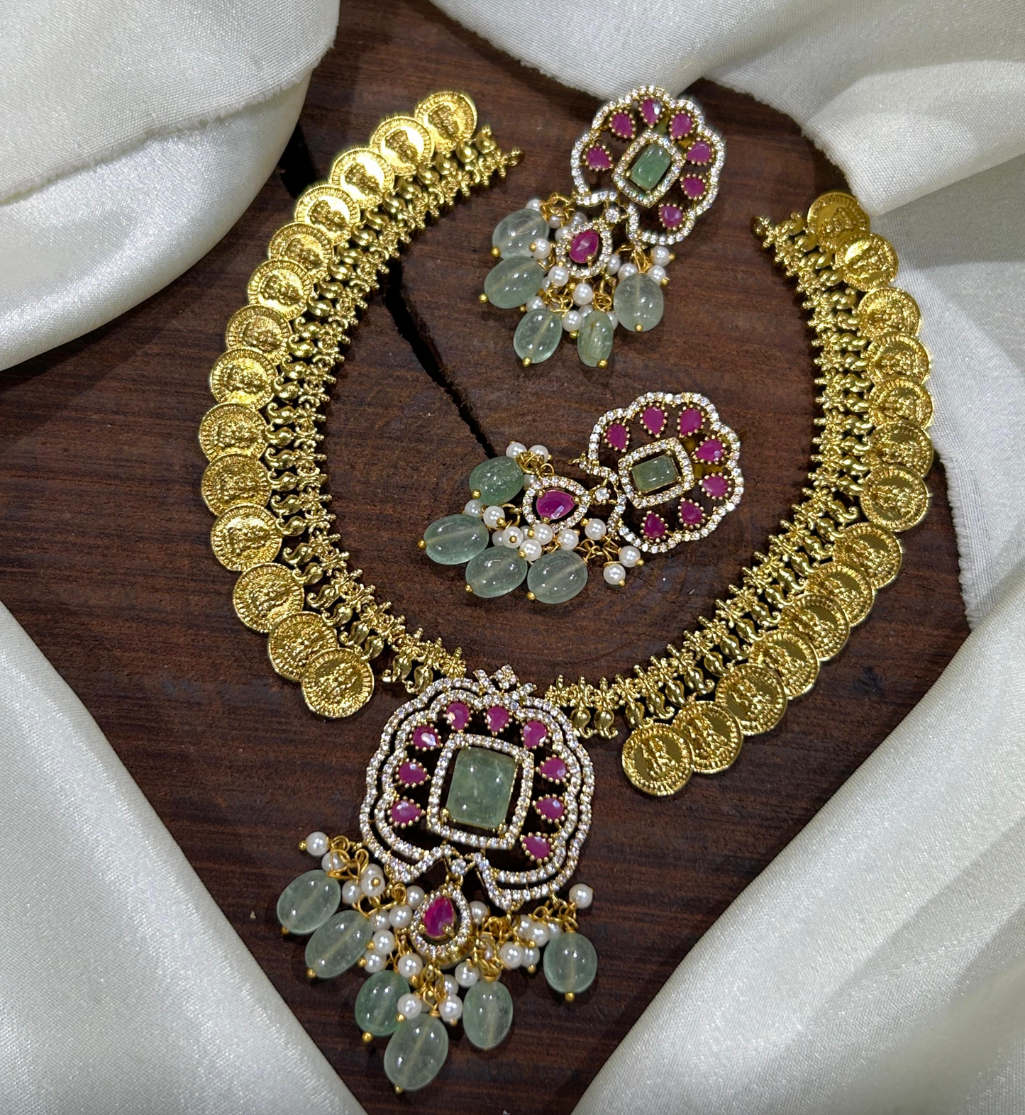 Coin premium short necklace