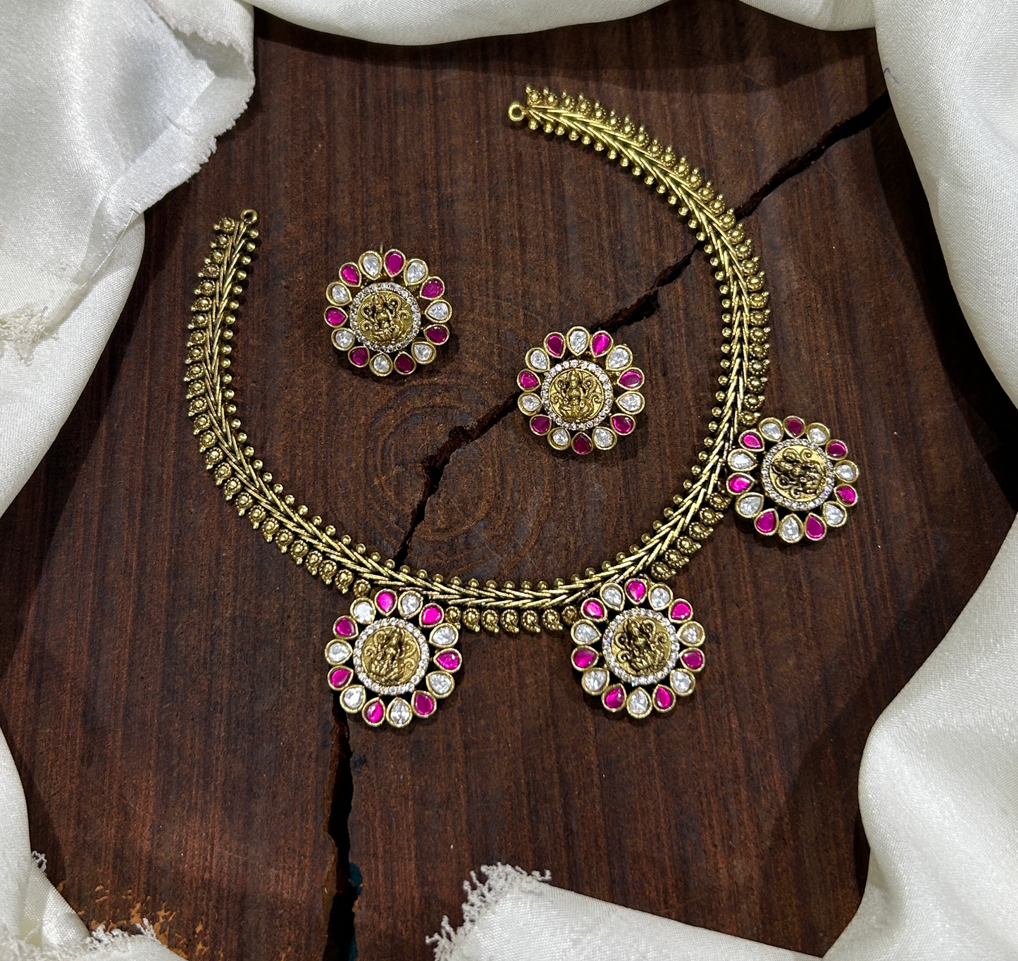 Premium 3 pendent necklace