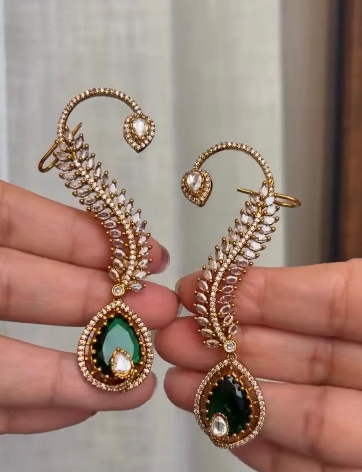 Trancing ear cuff