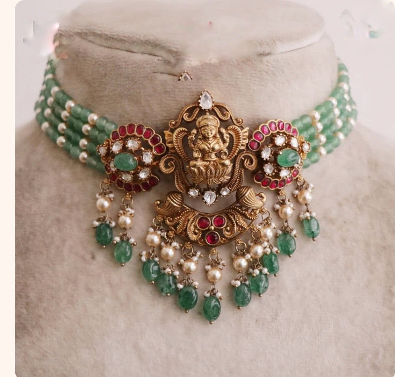 Green beads chocker