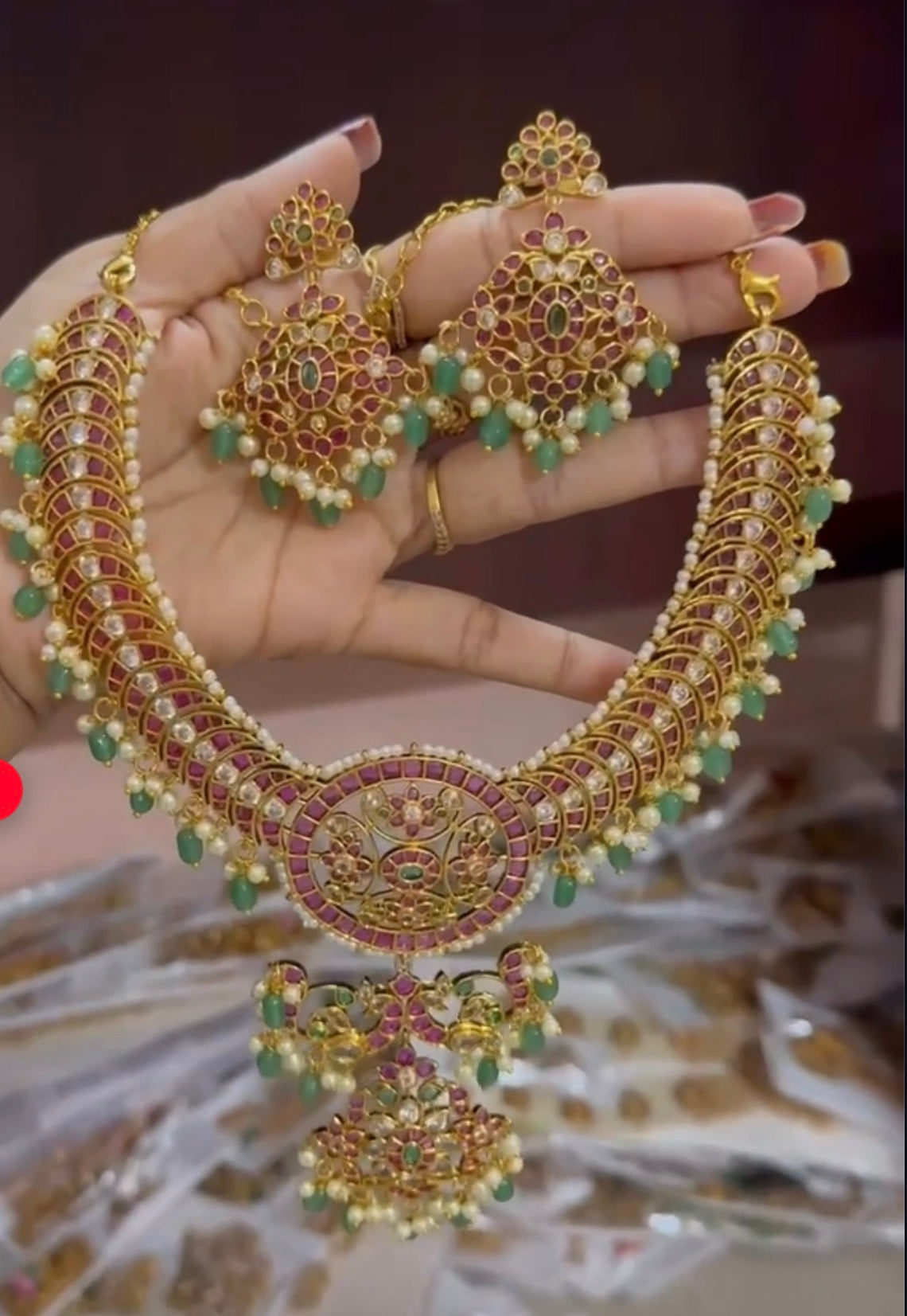 Kemp stone necklace