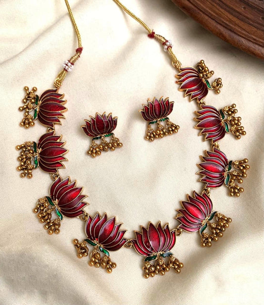 Lotus necklace with gold drops(N-10)