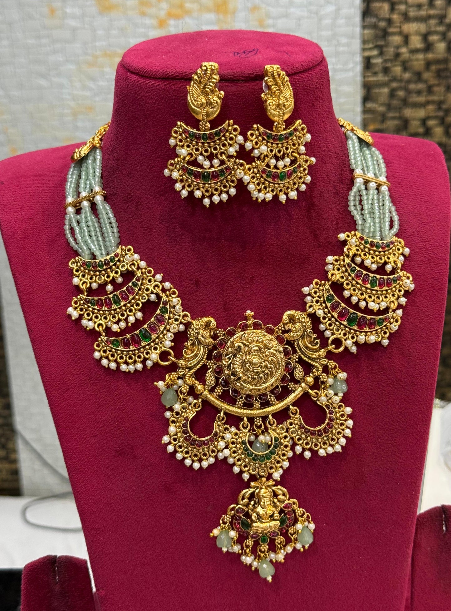 Beads grand necklace