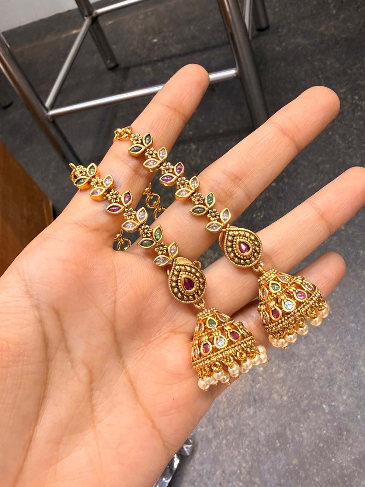Eating with ear chain