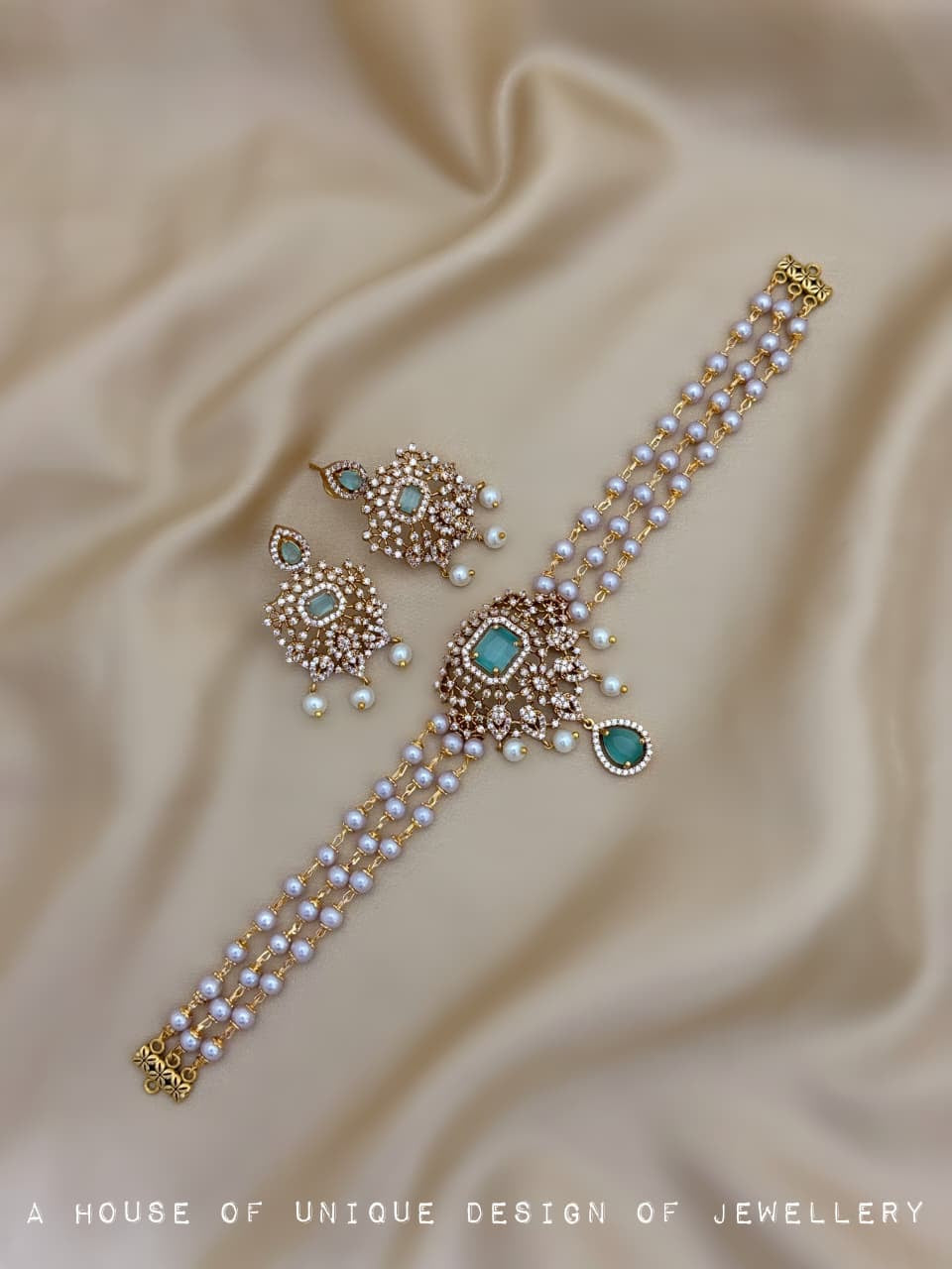 Pearl choker