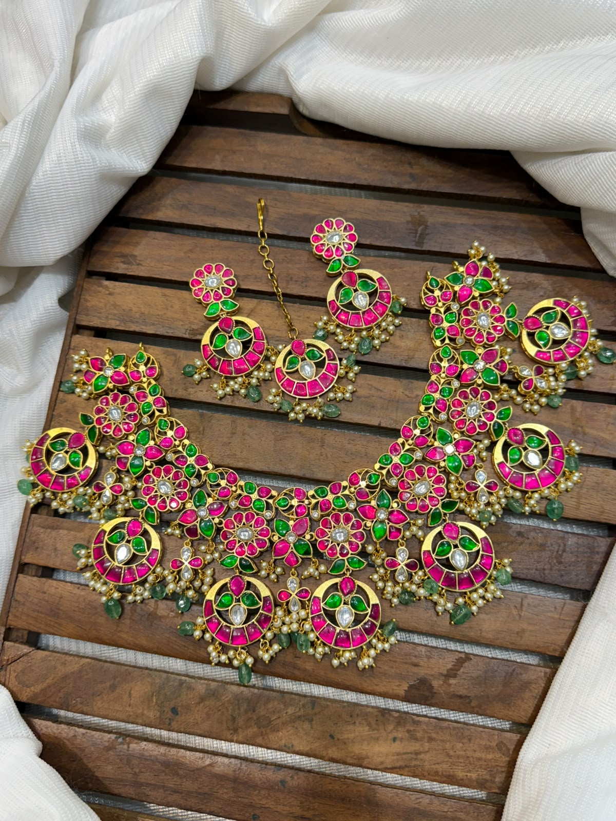 Jadau grand necklace