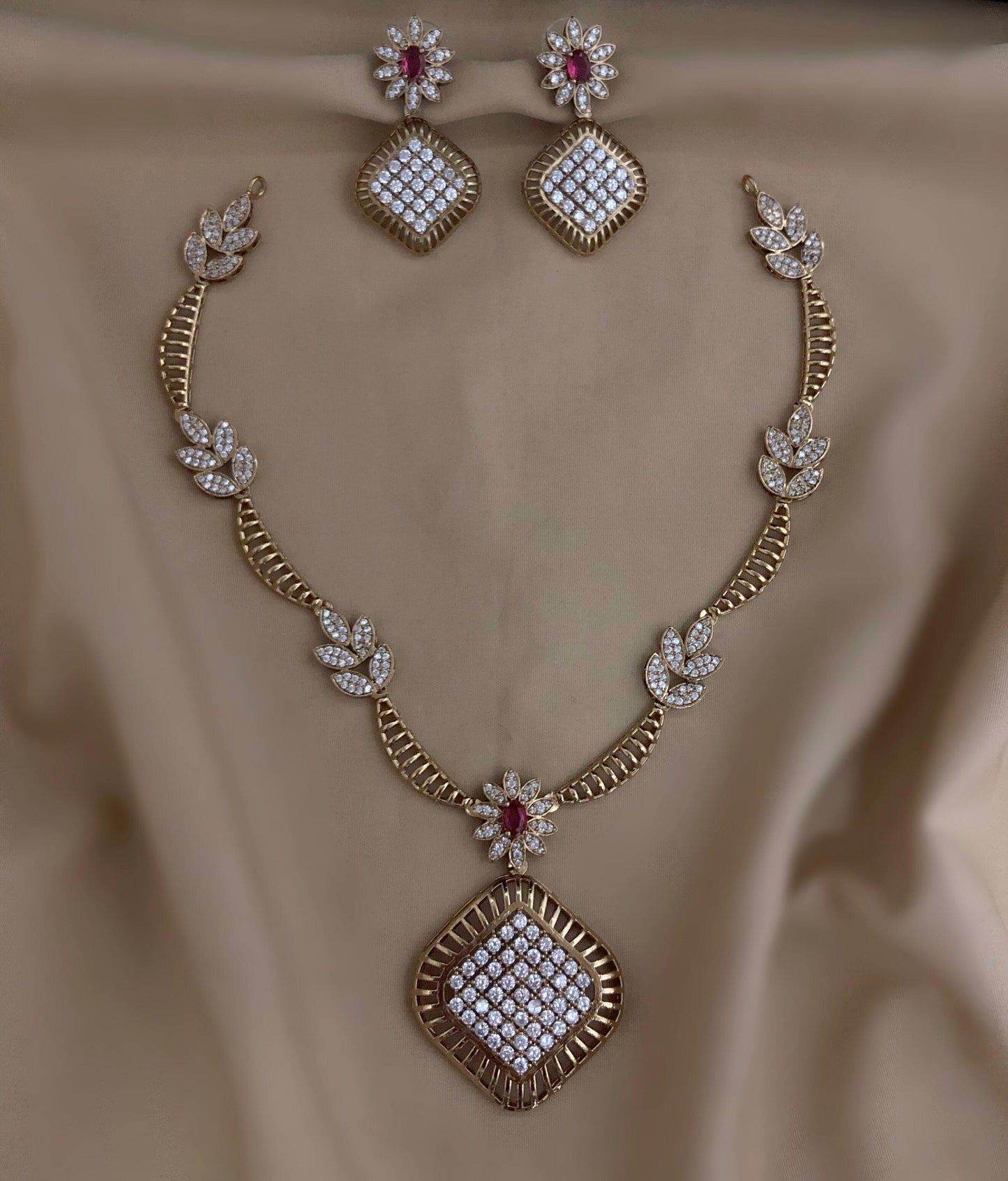 Moon design necklace (DR-43)