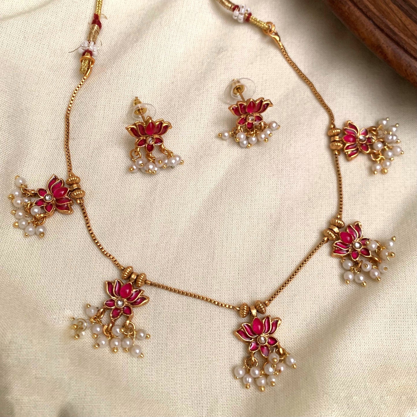 Simple lotus necklace (N-81)