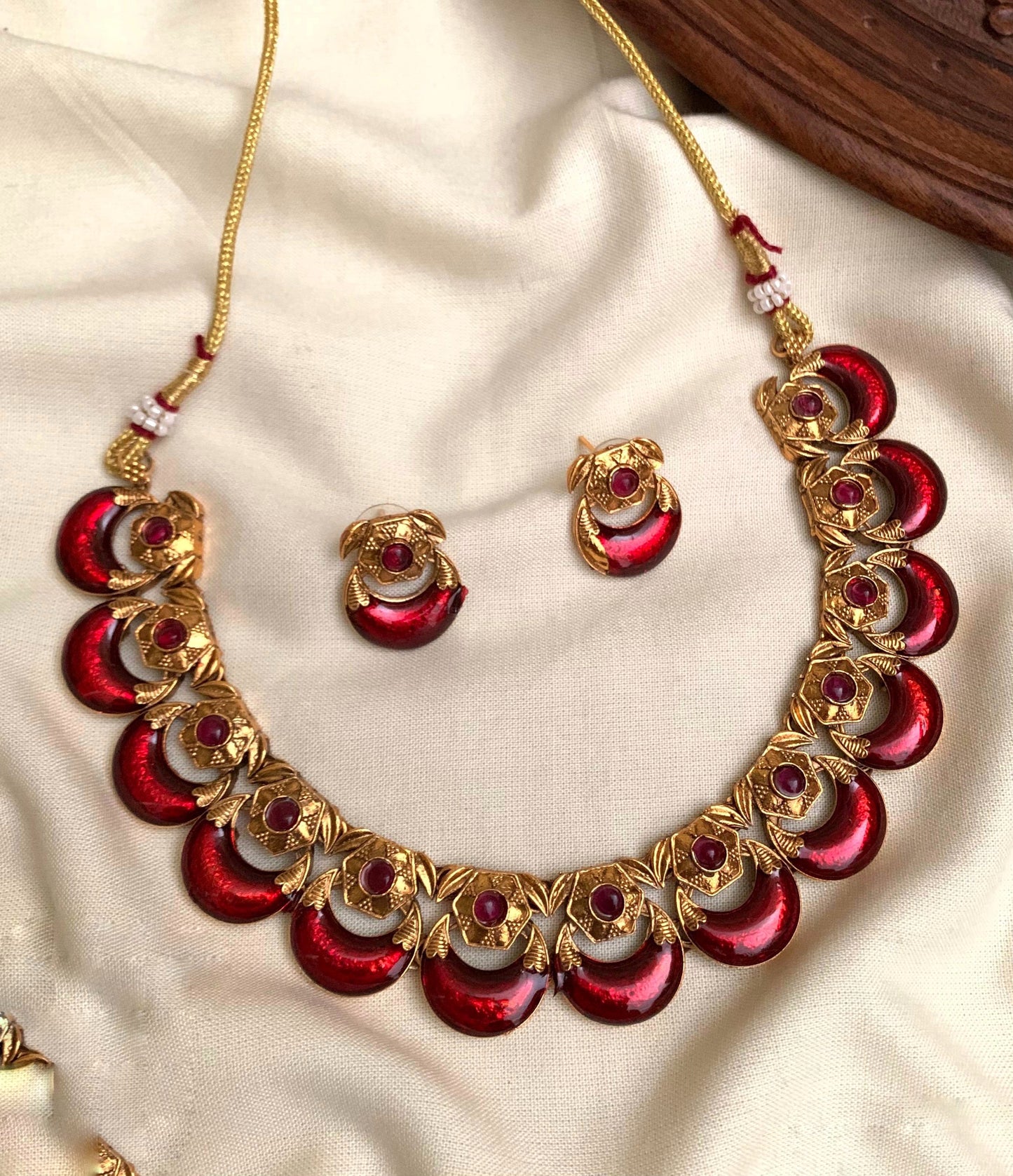 Pallakka short necklace half moon design(N-14)
