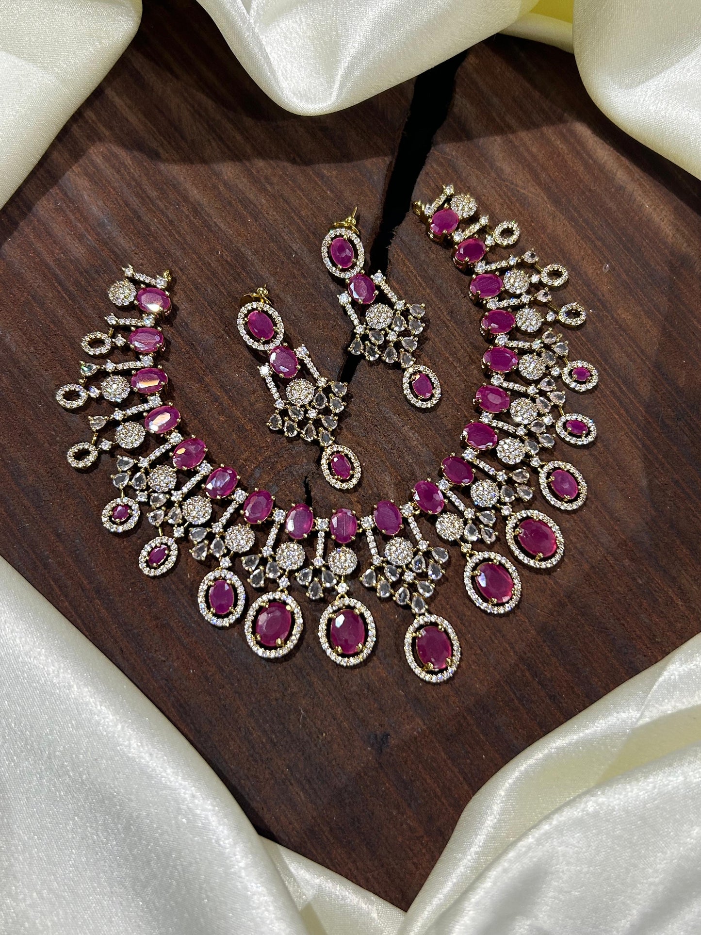 Grand stone necklace
