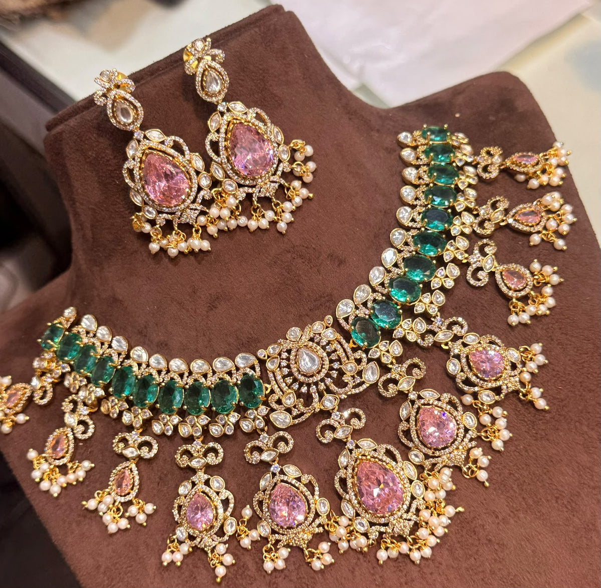 Grand necklace green and pink stone
