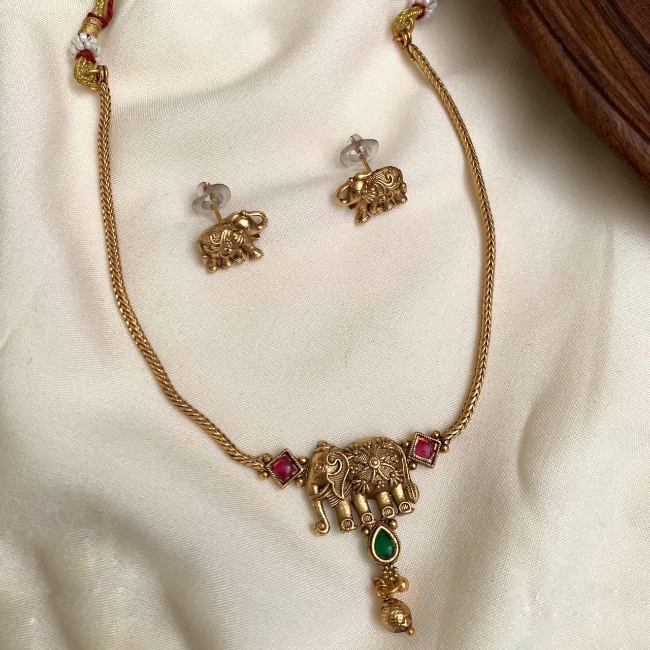 Elephant design necklace