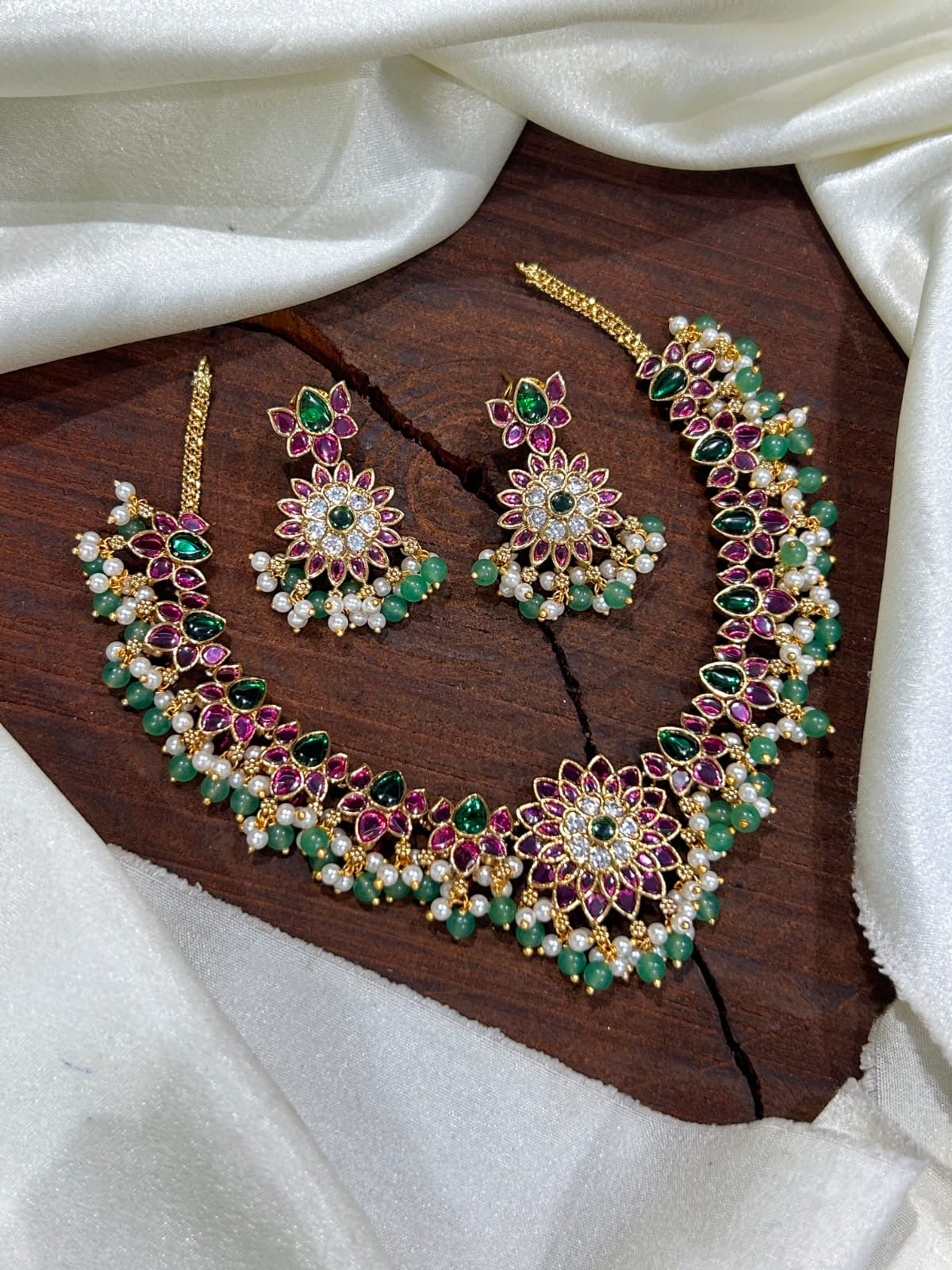 Premium flower necklace