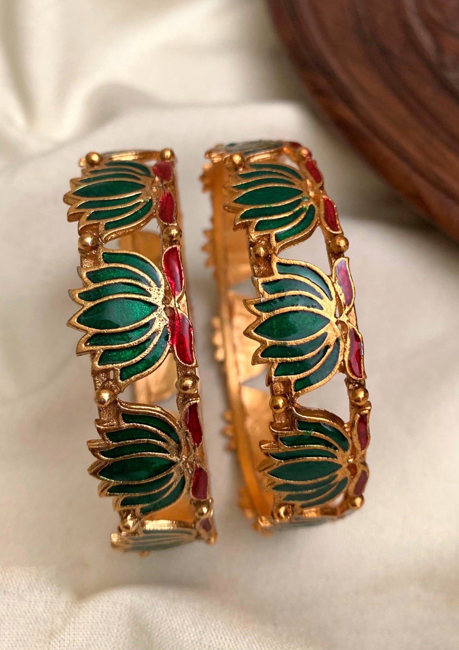 BANGLES