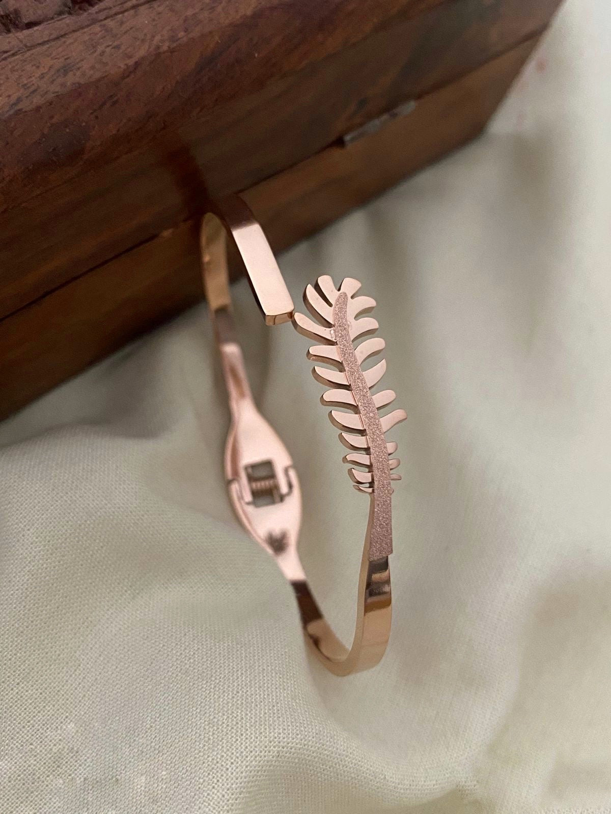 BANGLE BRACELET