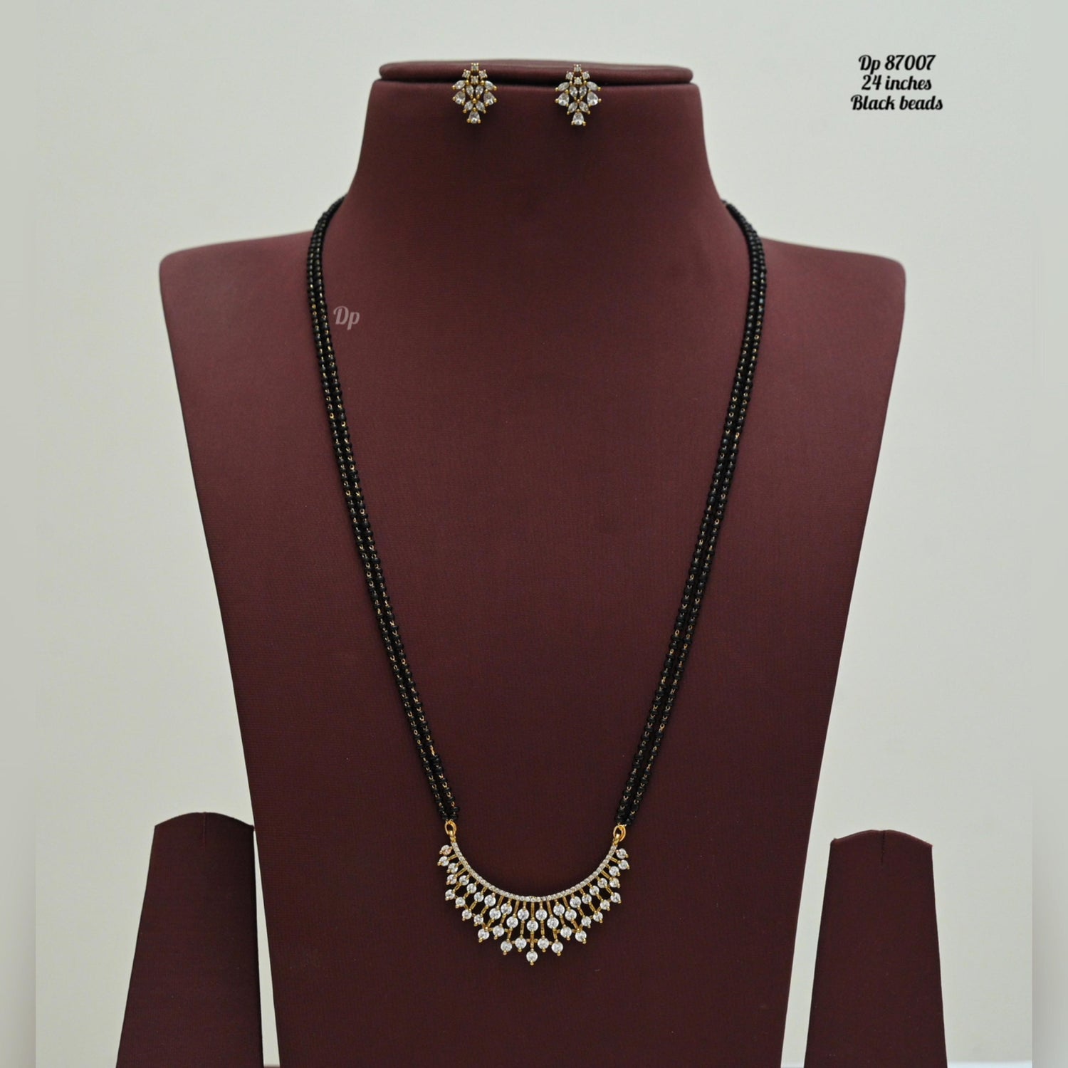 INVISIBLE AND BLACK BEADS CHAIN