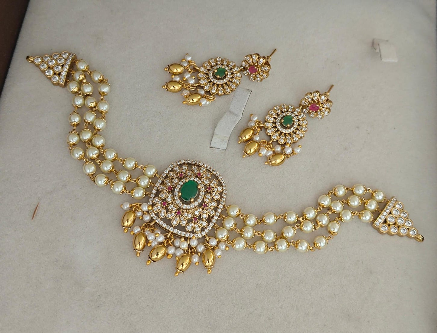 Pearl choker