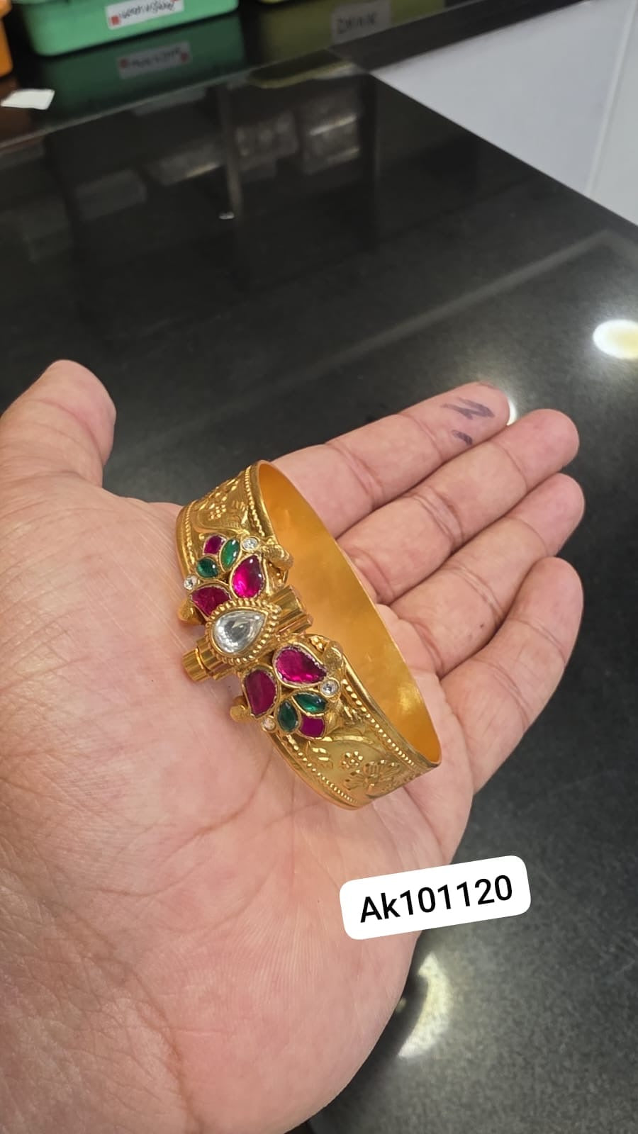 Jadau Kundan Kada