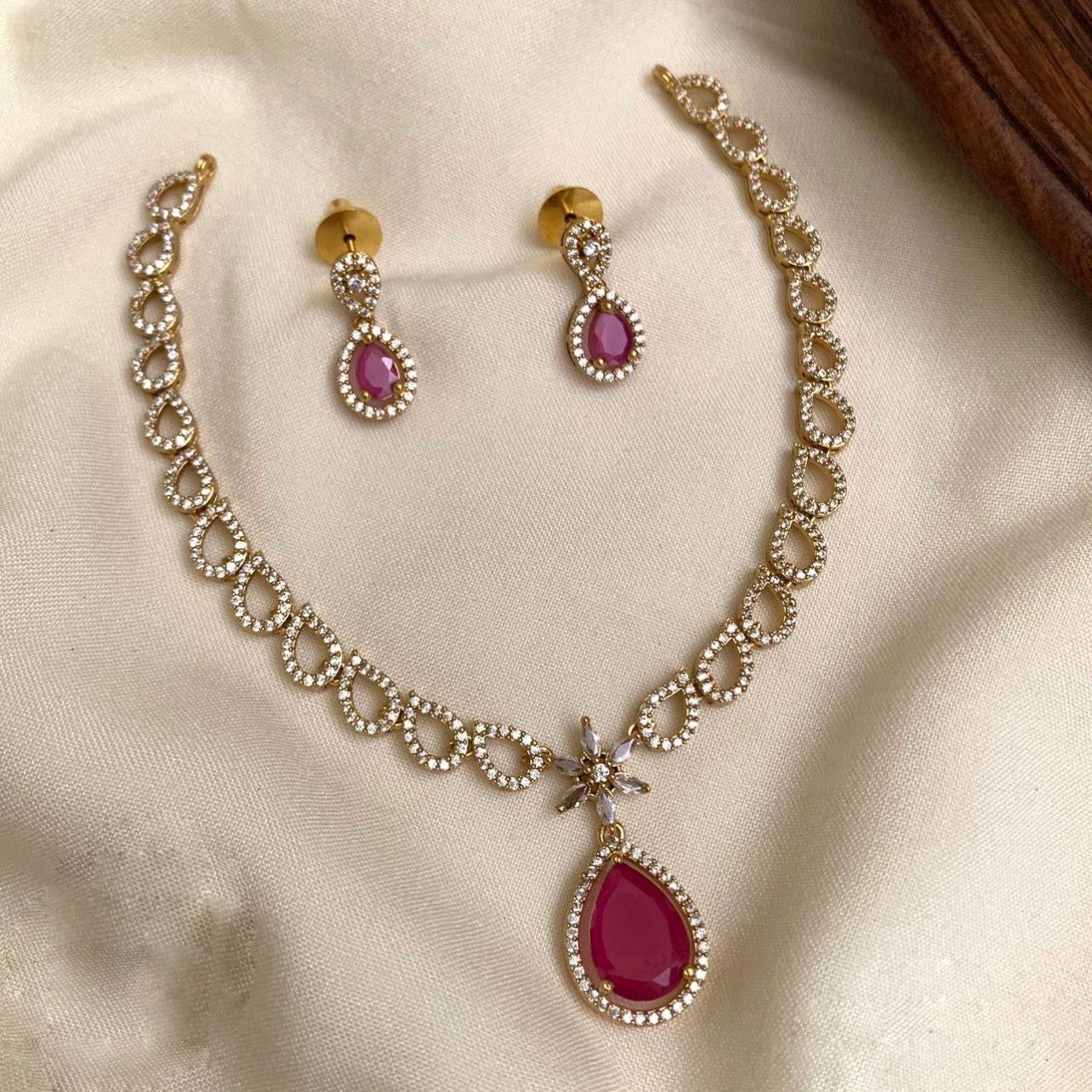 Star pendent necklace