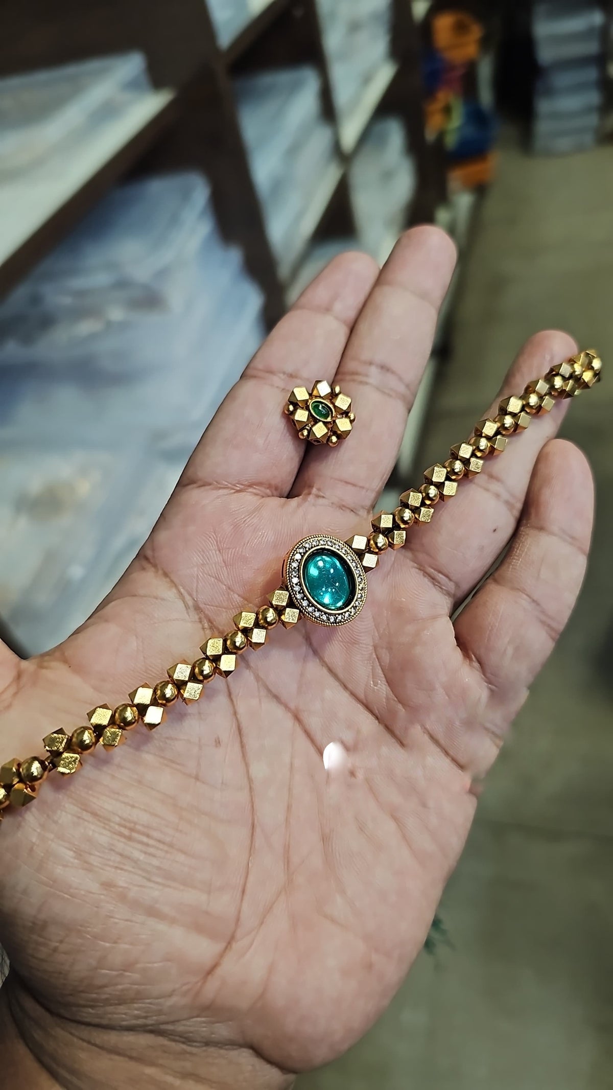 Astapailu choker