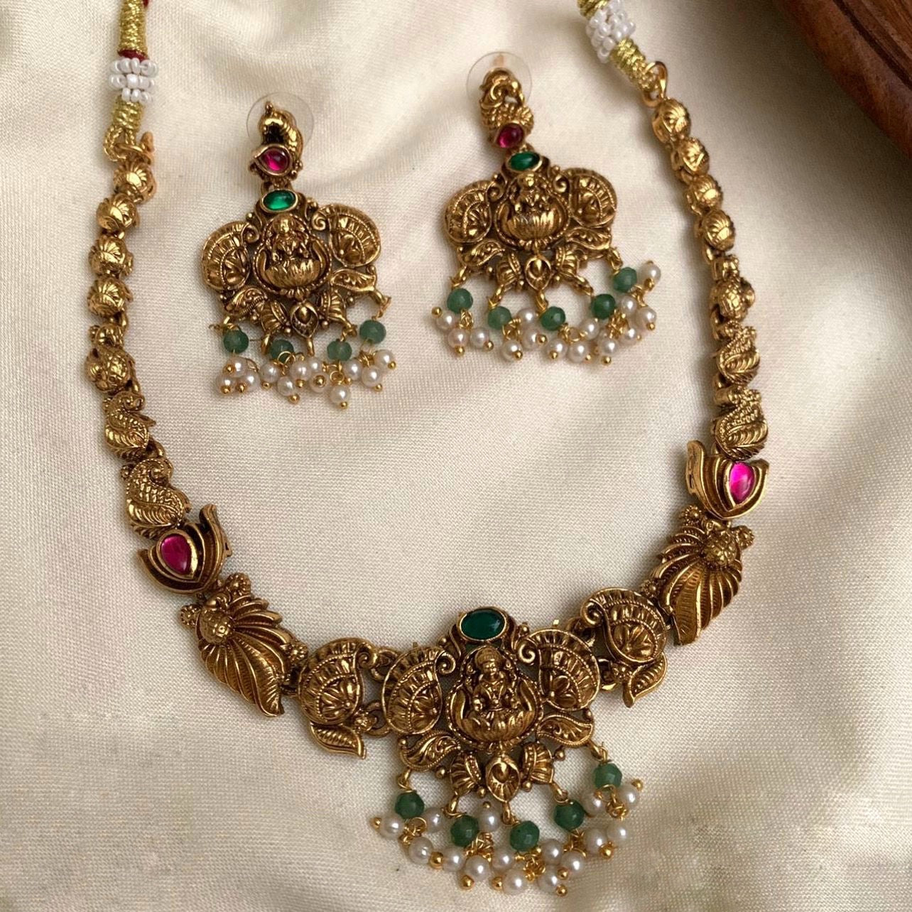 OG gold look necklace