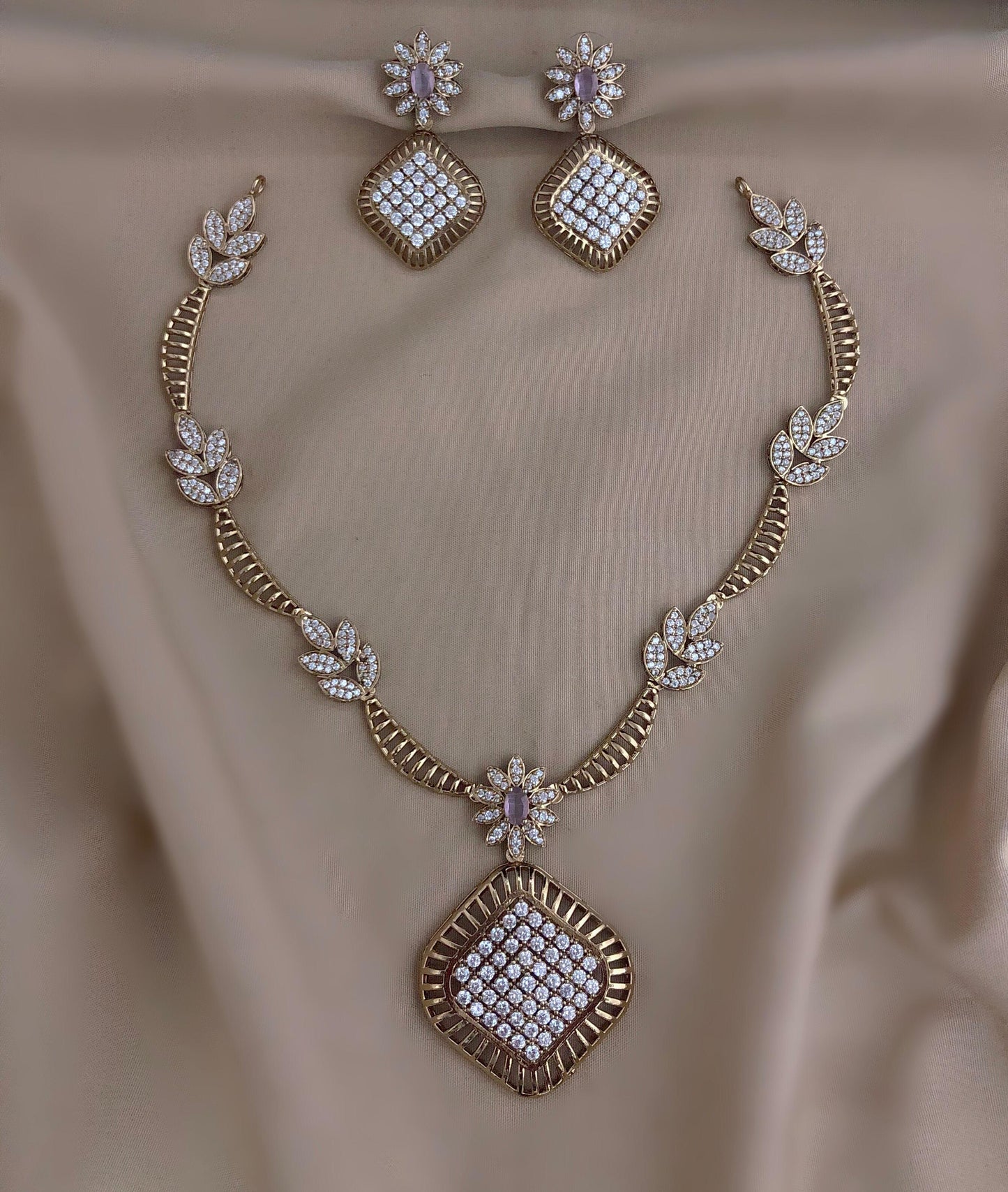 Moon design necklace (DR-43)