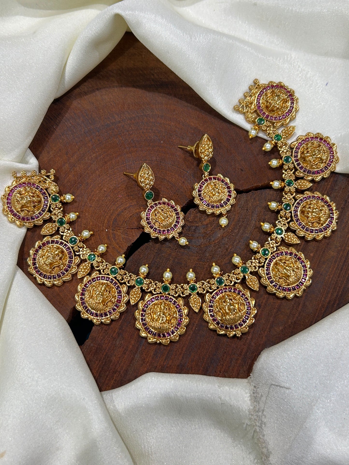 Bottu necklace