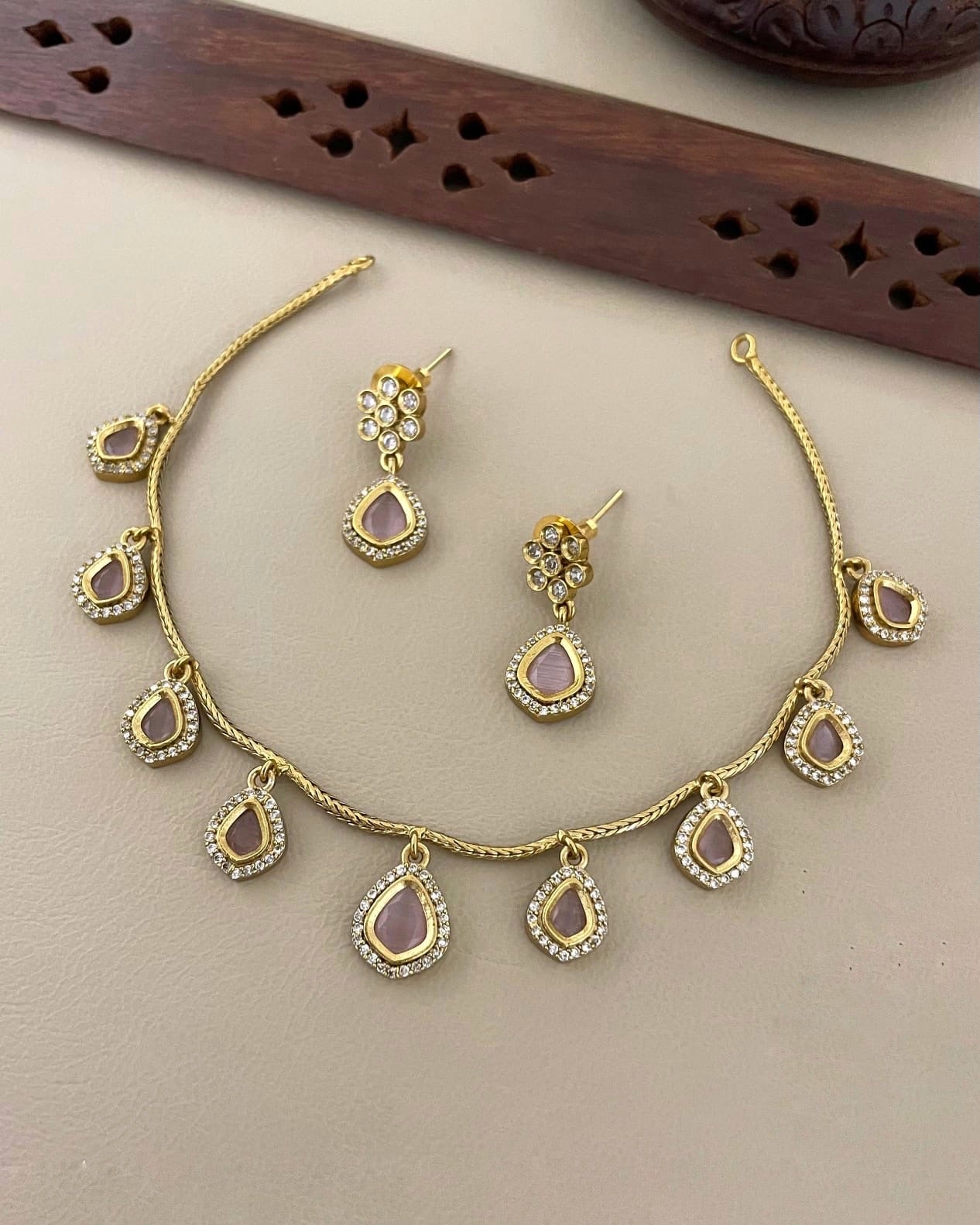 Petal drop necklace (N-24)