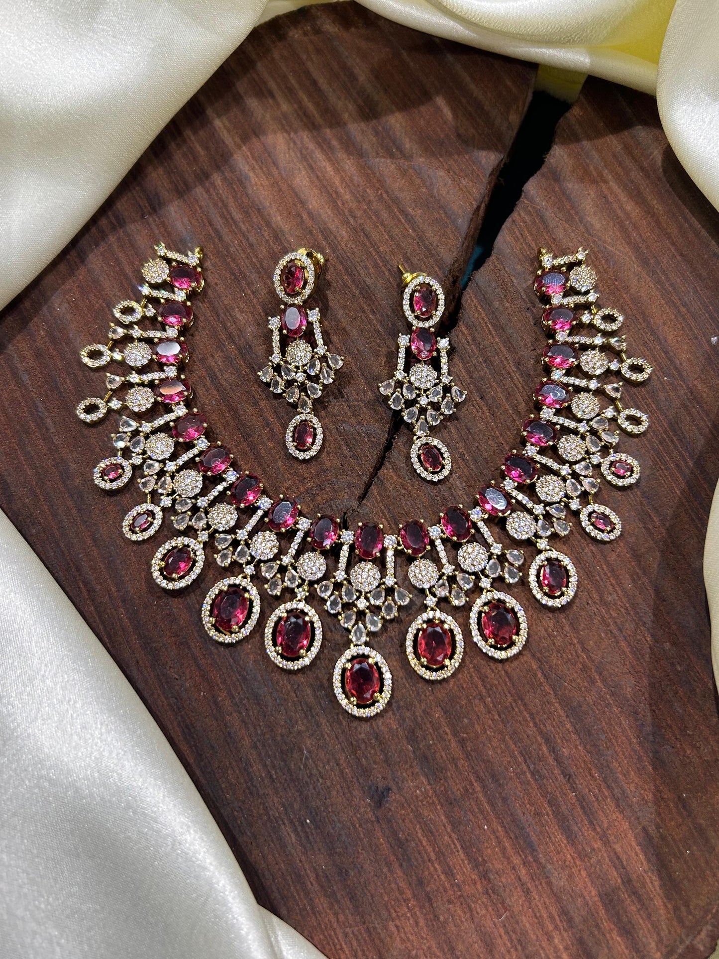 Grand stone necklace