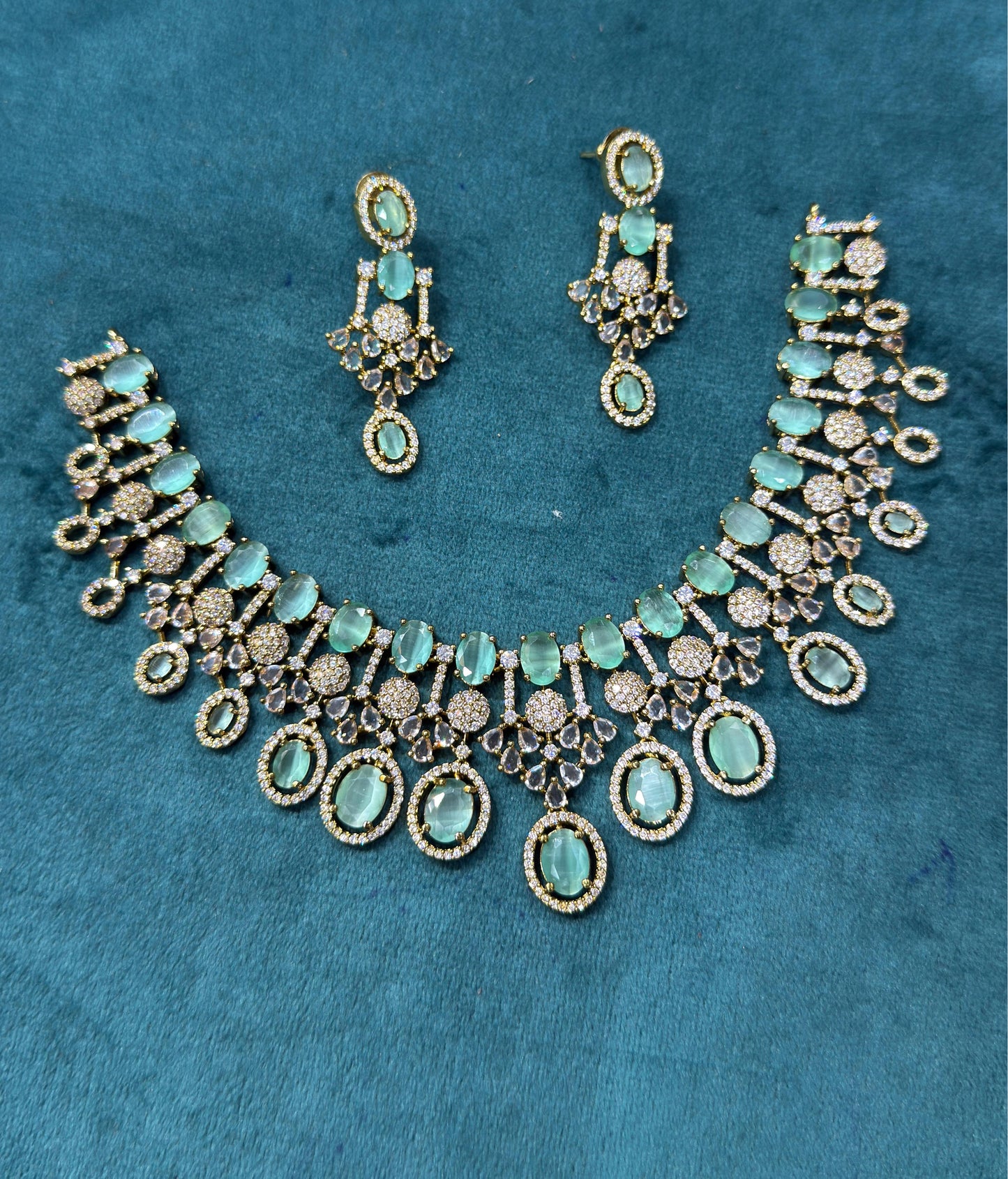 Grand drop necklace