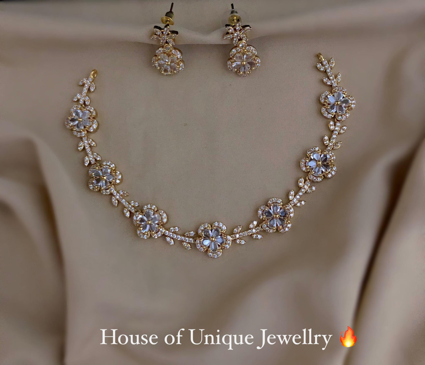 Flower stone necklace