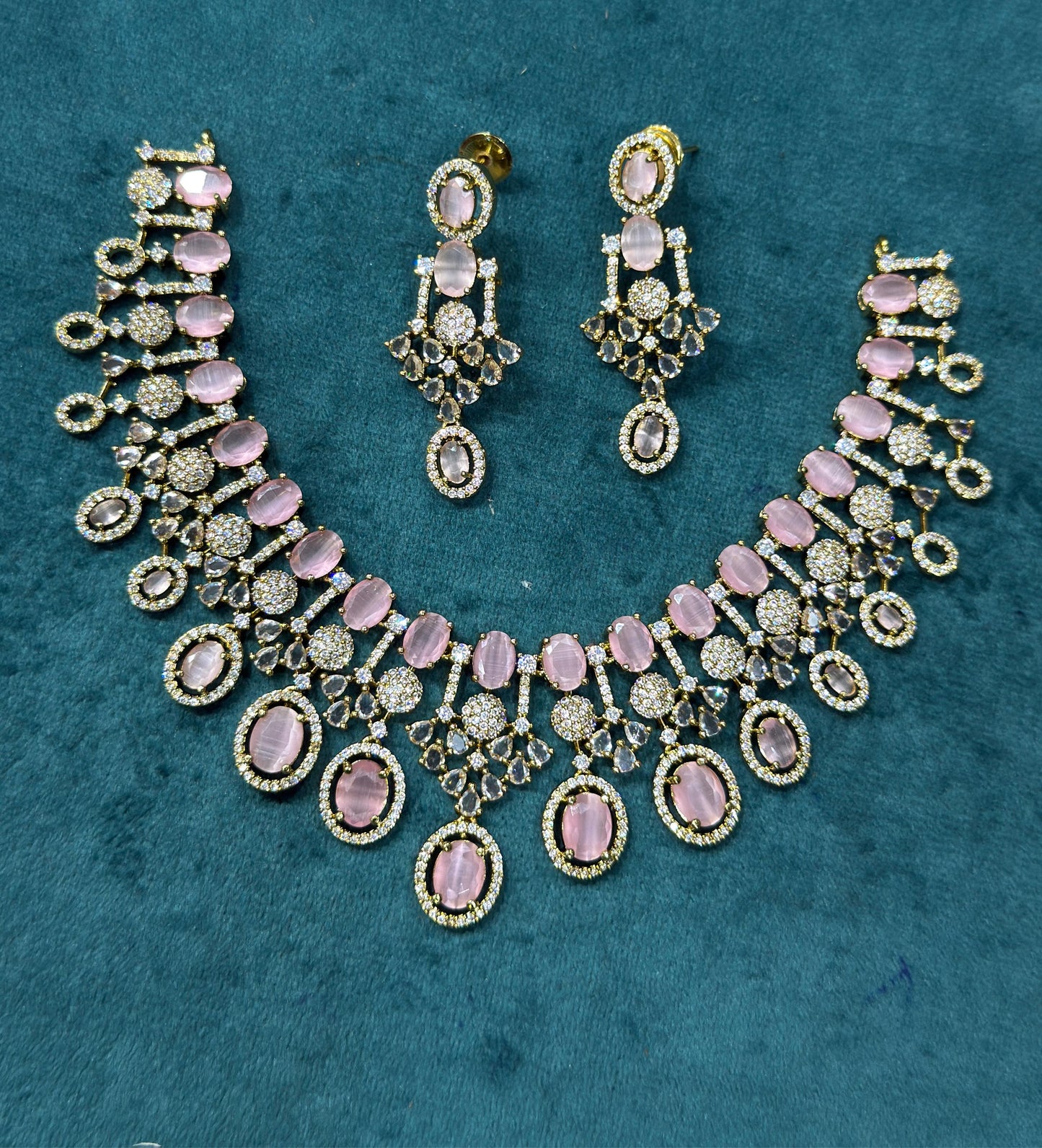 Grand drop necklace